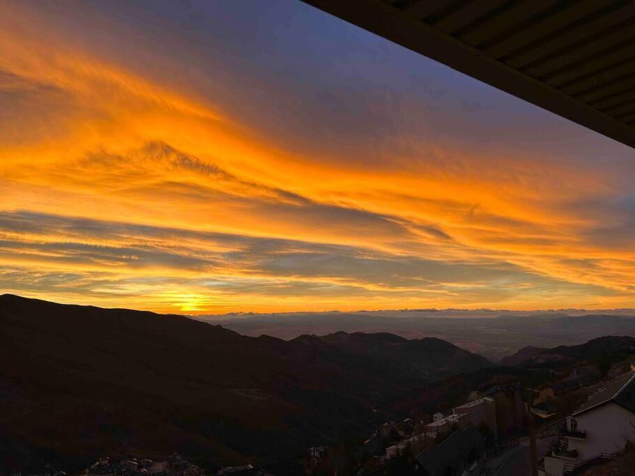 The Apartment Luminoso Duplex En Sierra Nevada Luaran gambar